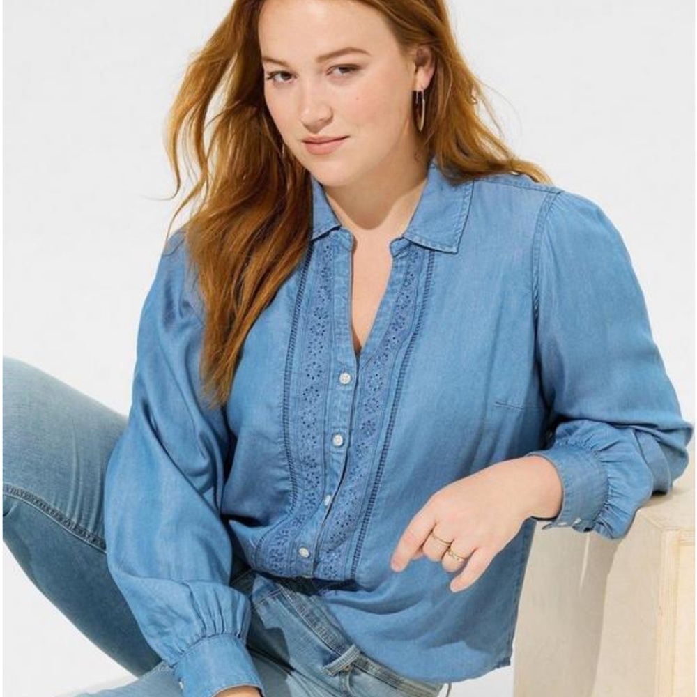 NWT Torrid sz 3x Chambray Button Up Shirt!!